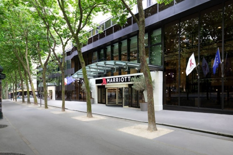 �p���E�}���I�b�g�E���u�E�S�[�V���E�z�e�����R���t�@�����X�Z���^�[�O�ϊO�ρi�C���[�W�j