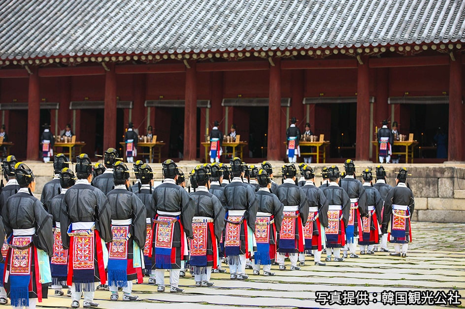 �\�E�� �@�_